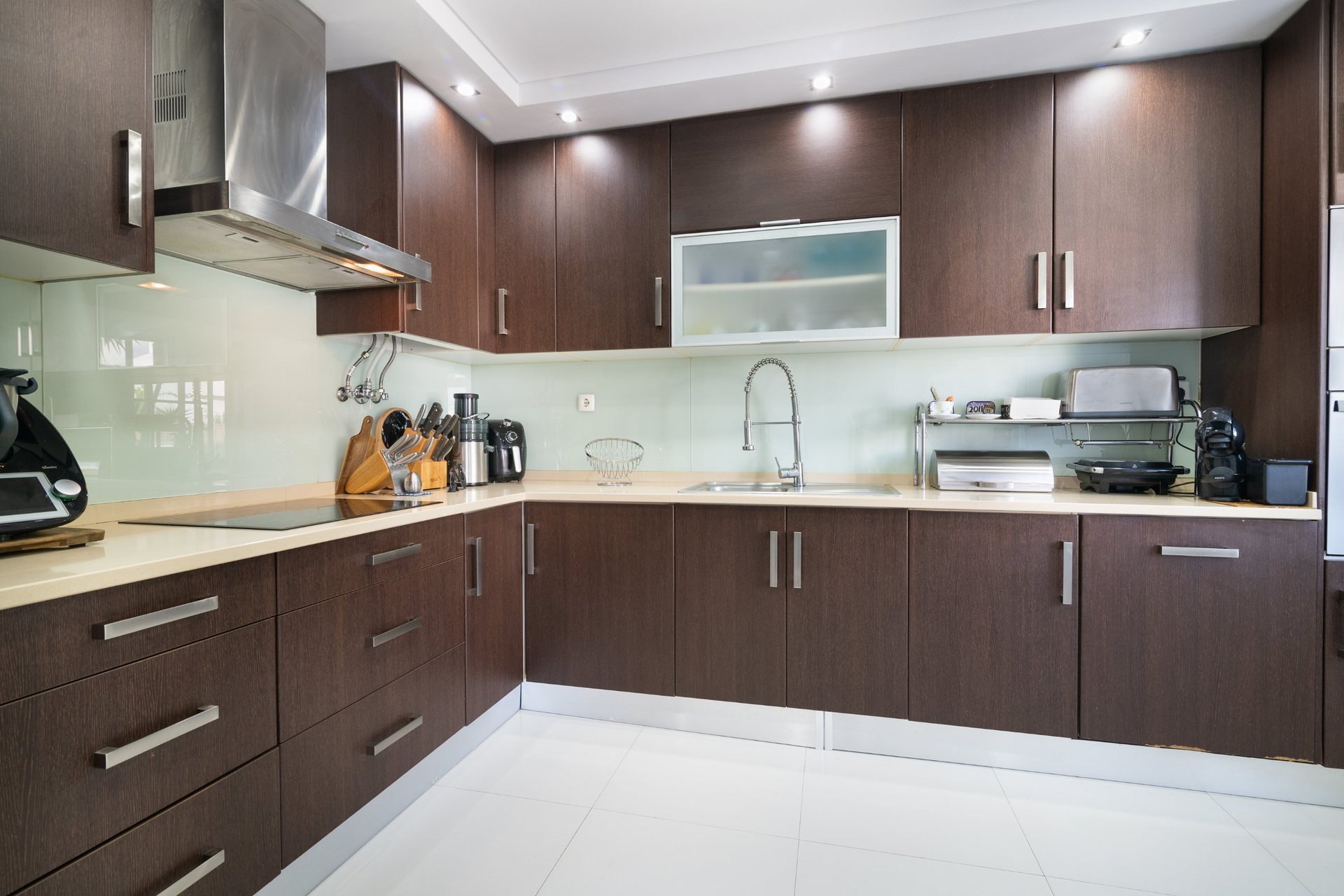 Cozinha com bancada em L