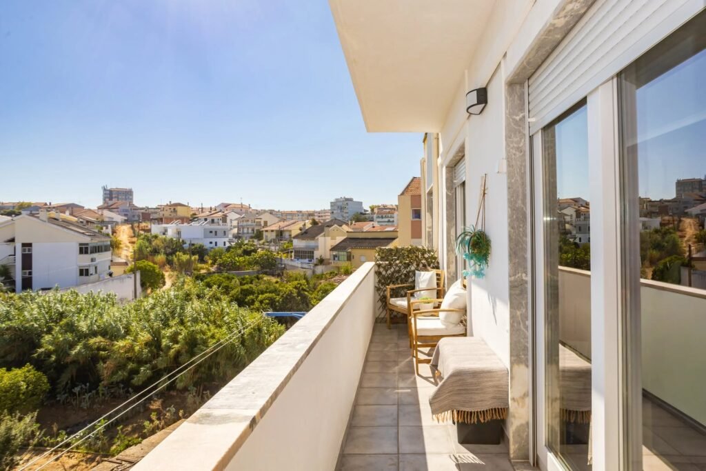 Varanda do apartamento T2 em Cruz de Pau, Amora, Seixal, com vista desafogada